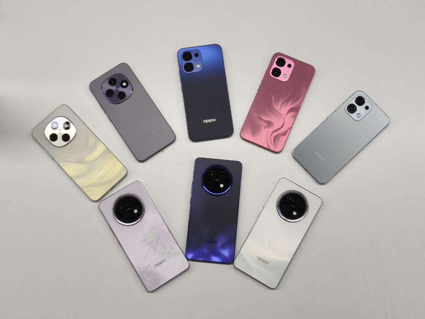 Išskirtinis žvilgsnis į „OPPO F31“ seriją: atskleistos specifikacijos ir dizainas