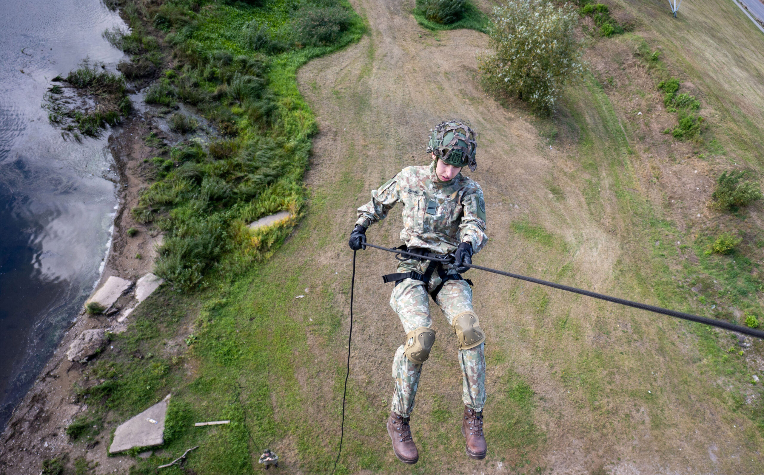 Kauno miesto savivaldybė Dėl karių nusileidimo nuo Česlovo Radzinausko tilto pratybų